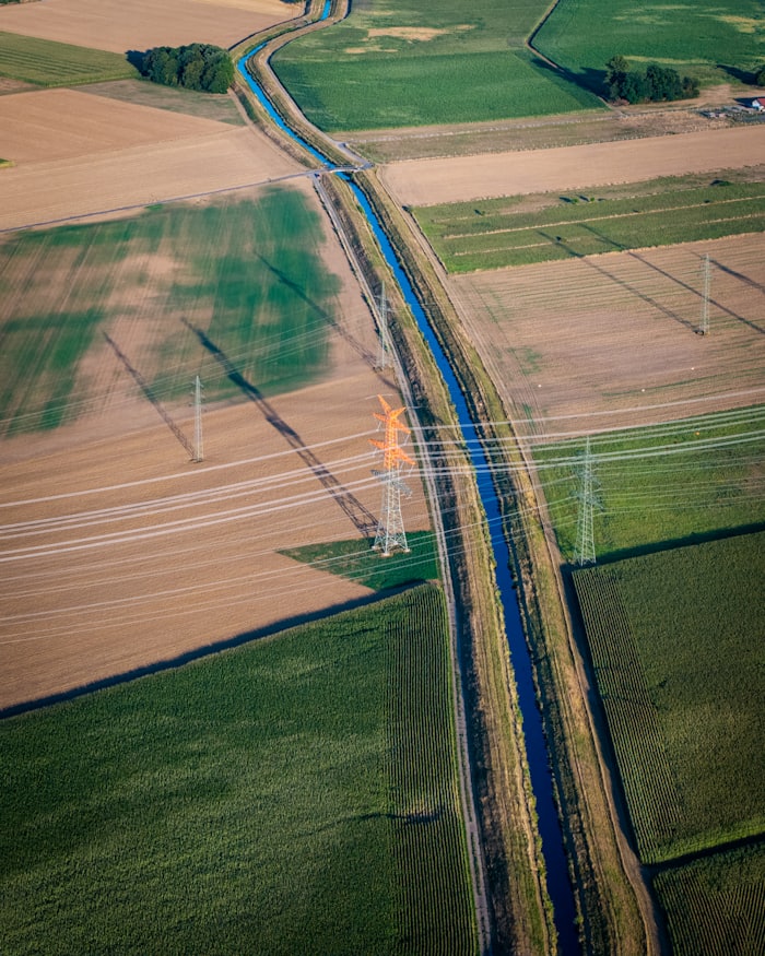 Canal de riego visto desde el aire